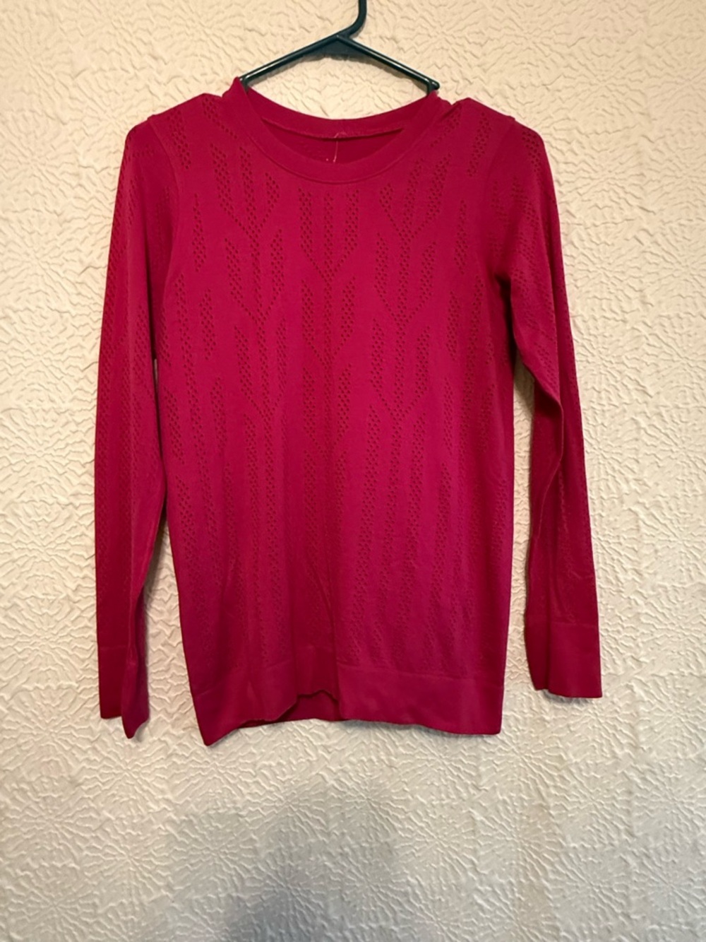 lululemon athletica Women's Swiftly Breathe Raspberry Long-Sleeve, Small